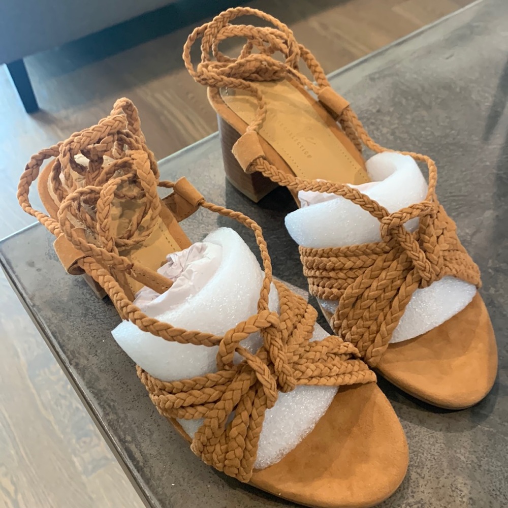 Journee Signature
Women's Railee Braided Sandals